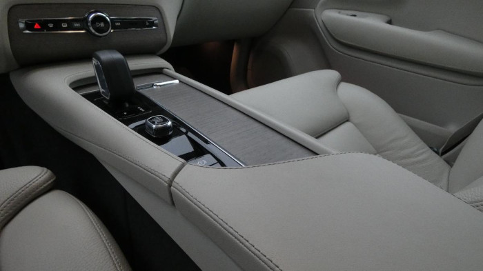 Volvo XC90 B5 AWD Drive-E Plus Bright na operativní leasing