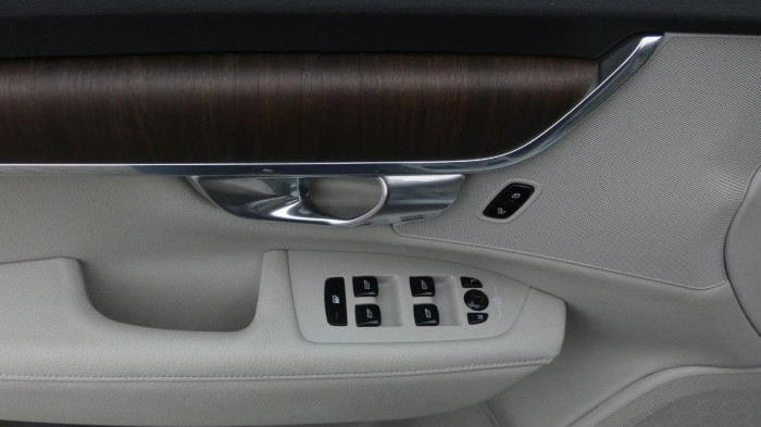 Volvo V90 B4 Drive-E AWD aut. Cross Coun na operativní leasing