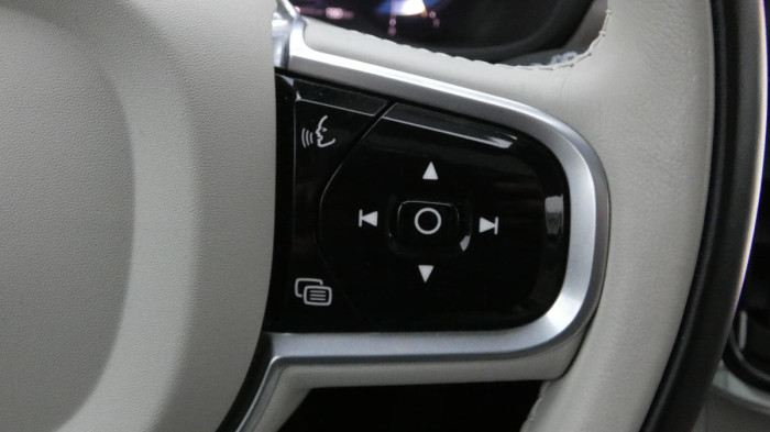 Volvo V90 B4 Drive-E AWD aut. Cross Coun na operativní leasing