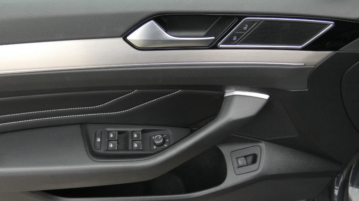 Volkswagen Passat Variant 2.0 TDI DSG 4 x 4 Ele na operativní leasing