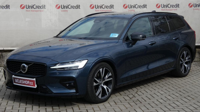 Volvo V60 B4 benzin Plus Dark DCT na operativní leasing