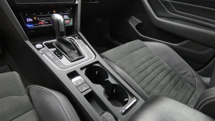 Volkswagen Passat Variant 2.0 TDI DSG Elegance na operativní leasing