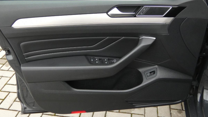 Volkswagen Passat Variant 2.0 TDI DSG 4 x 4 Ele na operativní leasing